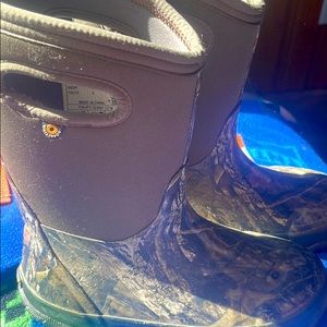 Boys big boots size 4